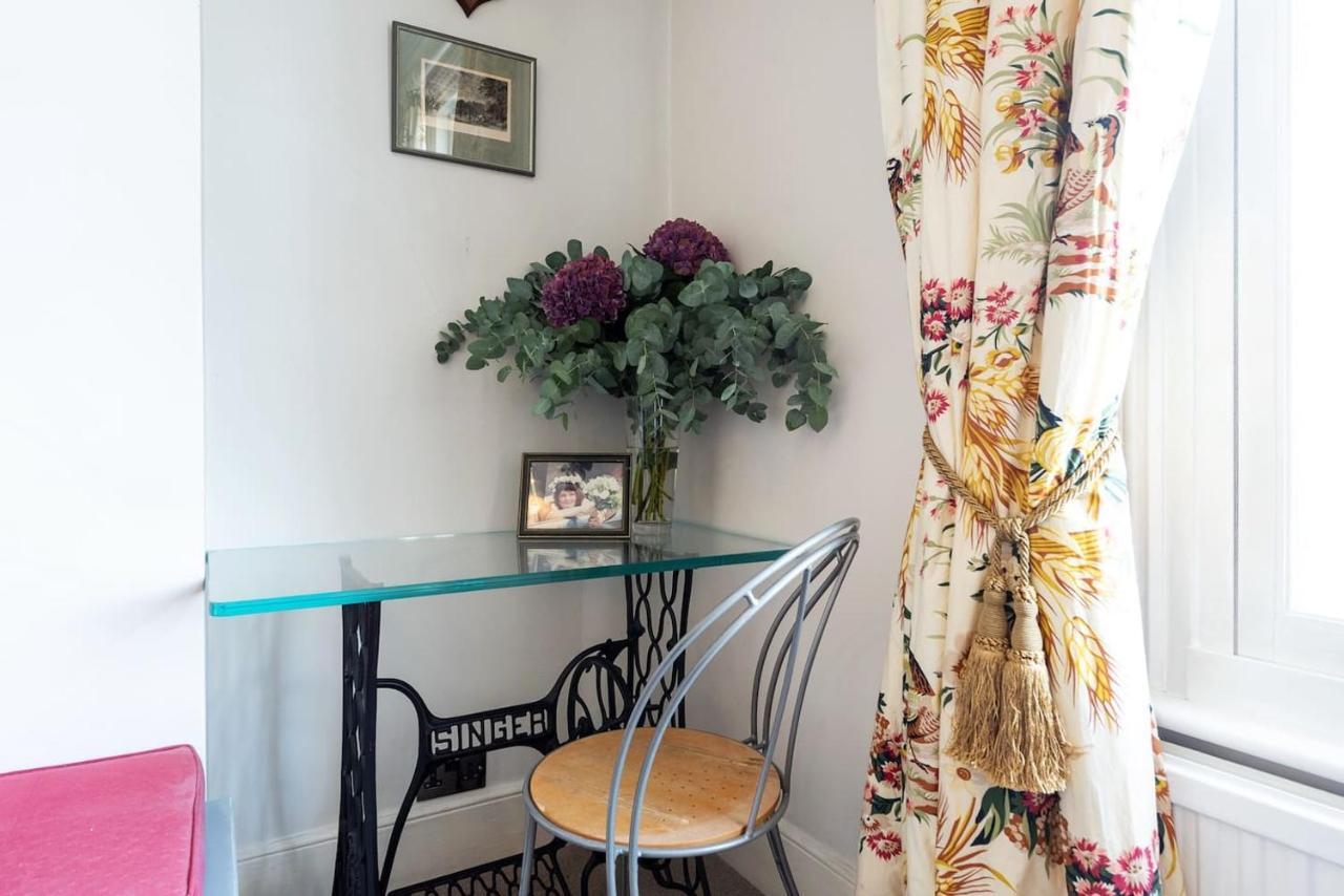 Short Term Let In Fulham * Londen